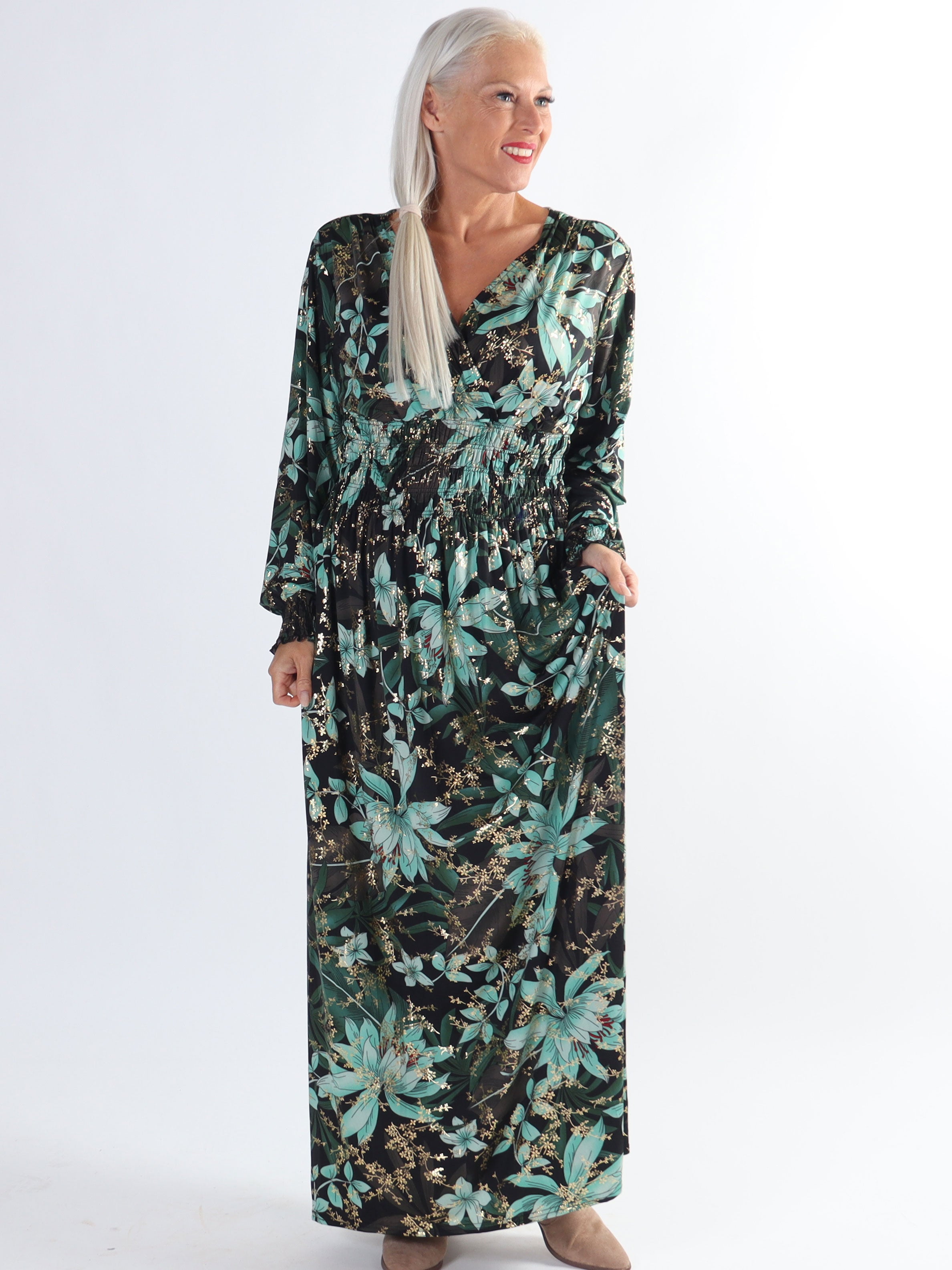 Pams L/S - Plus size elastisk klänning i skrynkelfritt tyg med långa ärmar